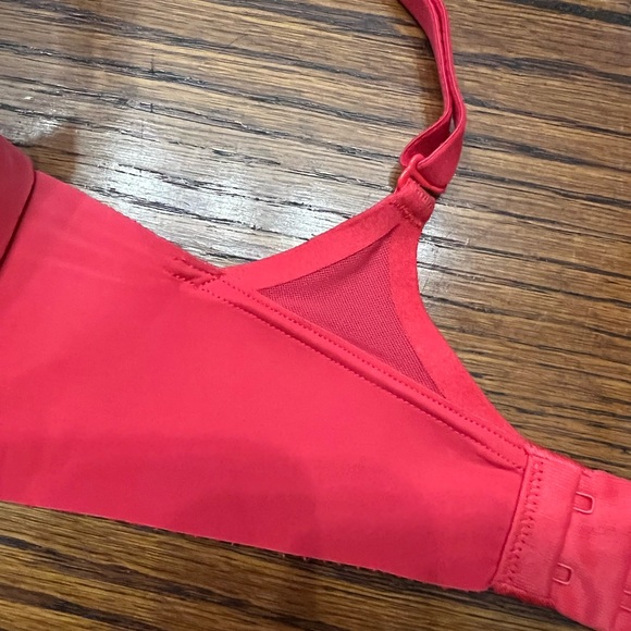 Maidenform Dreamwire T Shirt Bra, Padded, Underwire, Red, 34D, DM2300 - Picture 4 of 7